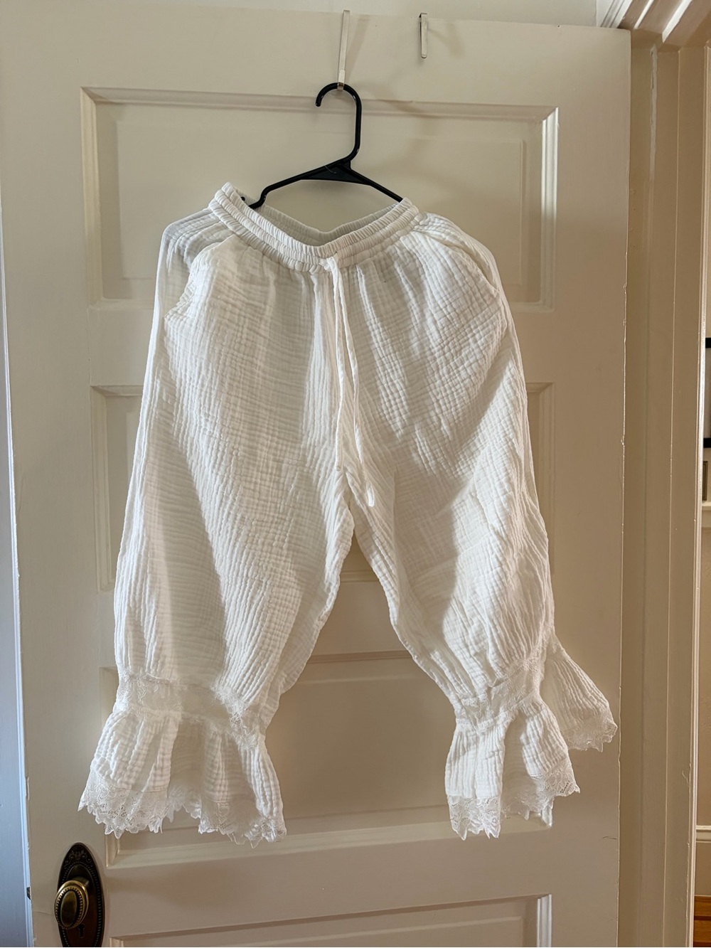 Women White Ruffle Hem Cotton Gauze Bottoms